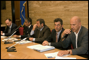 http://www.piedelpoggio.it/conferenza%20stampa%20six%20nat%20cup%202005.gif